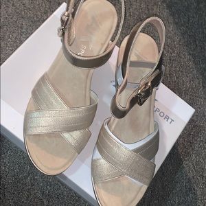 Ann Klein 9.5 women’s gold open toe shoes.